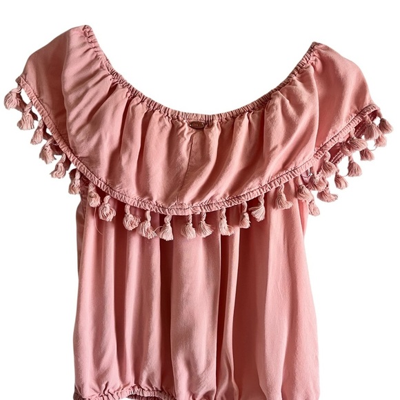 GUESS Women’s Pink Off the Shoulder Ruffle Blouse M Boho Chic Feminine Romantic - Picture 2 of 3